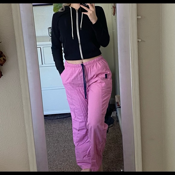 Scrubs - Picture 3 of 6